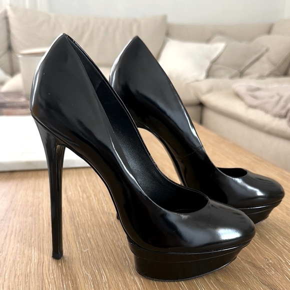B Brian Atwood Black Heels Elegant Design - Picture 3 of 8